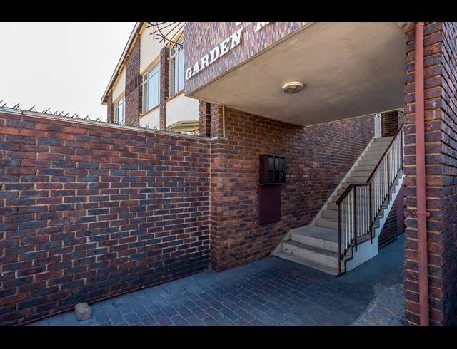 12 BEDROOM APARTMENT BLOCK FOR SALE IN ROSETTENVILLE